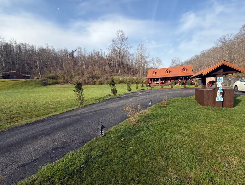 More Photos Of 2507 5th Street Rd, Huntington Specialty For Sale