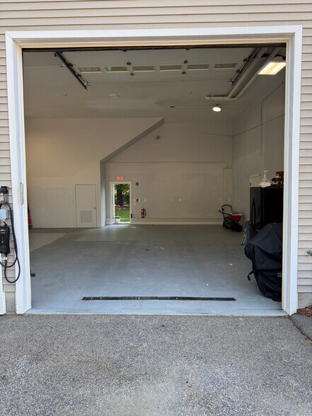 More Photos Of 5 Lincoln St, Canton Office For Sale