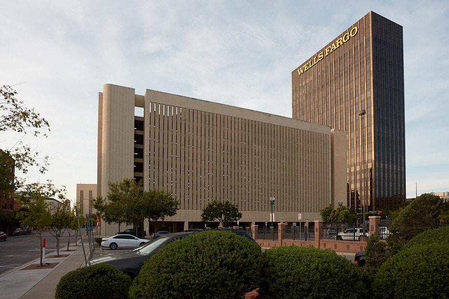 More Photos Of 221 N Kansas St, El Paso Office For Lease