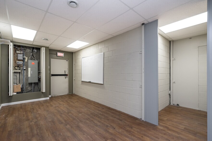 More Photos Of 13761 116 Ave, Surrey Flex For Lease