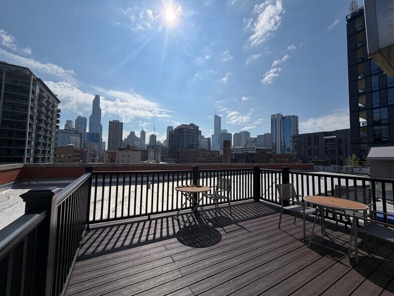 More Photos Of 401 W Superior St, Chicago Office For Lease