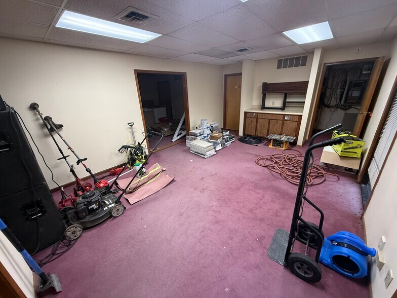 More Photos Of 4212 S Hocker Dr, Independence Office For Sale