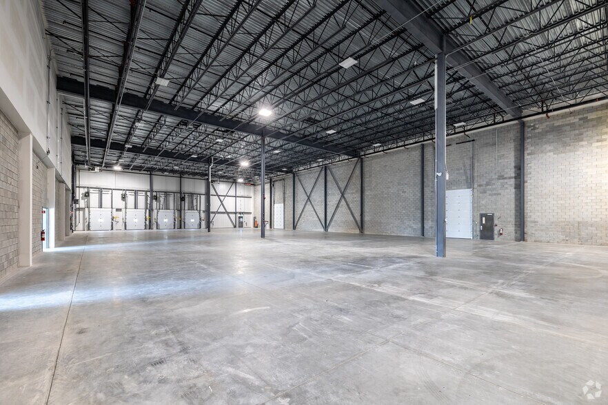 More Photos Of 1110 Rue Bousquet, Granby Warehouse For Sale