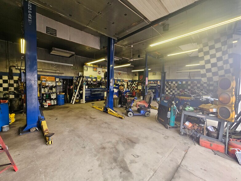 More Photos Of 1737 S Burlington Rd, Bridgeton Flex For Sale