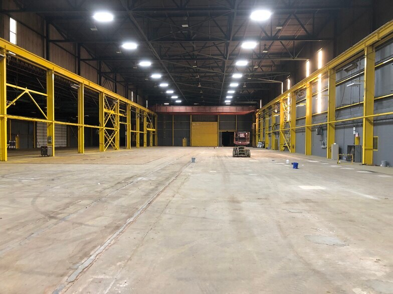 More Photos Of 1 Chandler Rd, Amherst Distribution For Lease