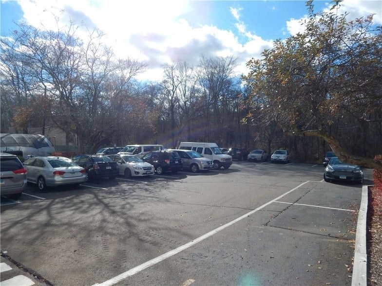 More Photos Of 189-191 Middlesex Ave, Chester Storefront Retail Office For Lease