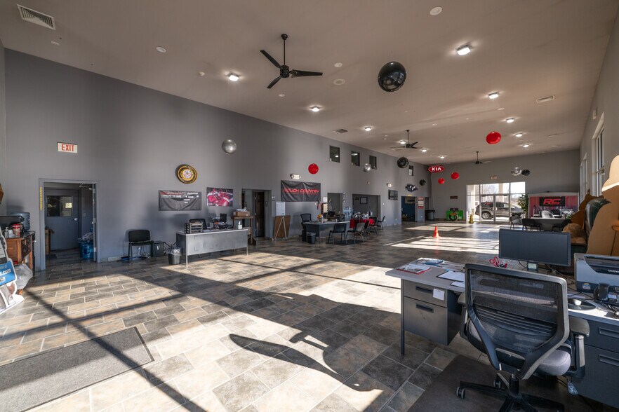More Photos Of 2003 Route 209, Brodheadsville Auto Dealership For Sale