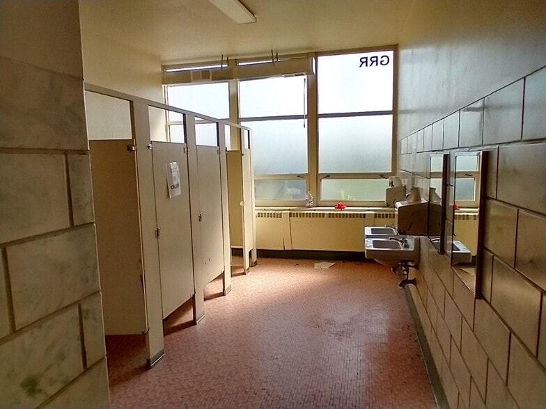 More Photos Of 662 Airport Rd, Punxsutawney Self Storage For Sale