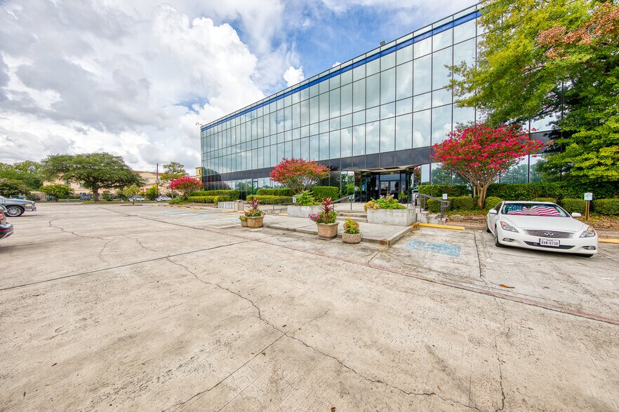 More Photos Of 1300 N Sam Houston Pky E, Houston Office Residential For Lease