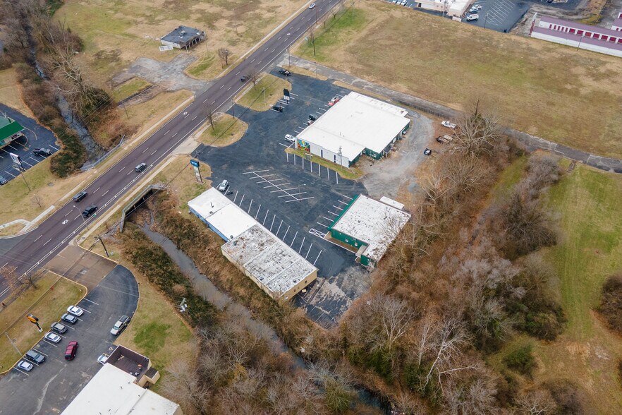 More Photos Of 828 E Main St, Carbondale General Retail For Sale