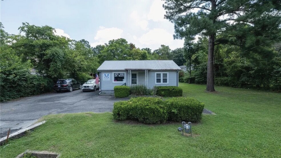More Photos Of 1722 N Gregg Ave, Fayetteville Office For Sale