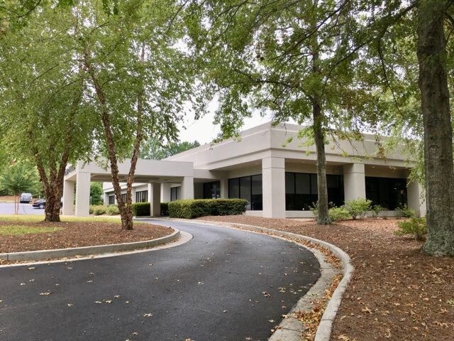 More Photos Of 665 Highway 74 S, Peachtree City Showroom For Lease