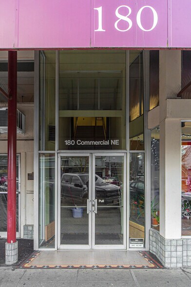 More Photos Of 174-188 NE Commercial St, Salem Storefront Retail Office For Lease