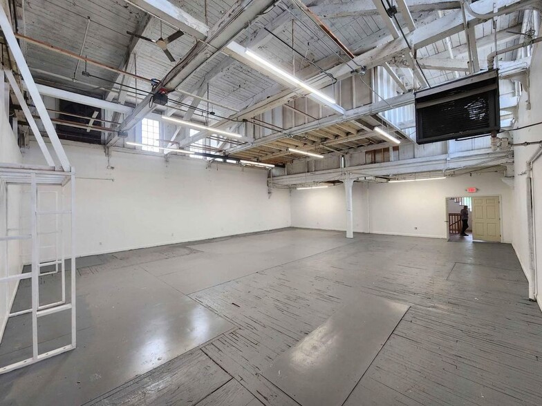 More Photos Of 100 Business St, Hyde Park Unknown For Lease