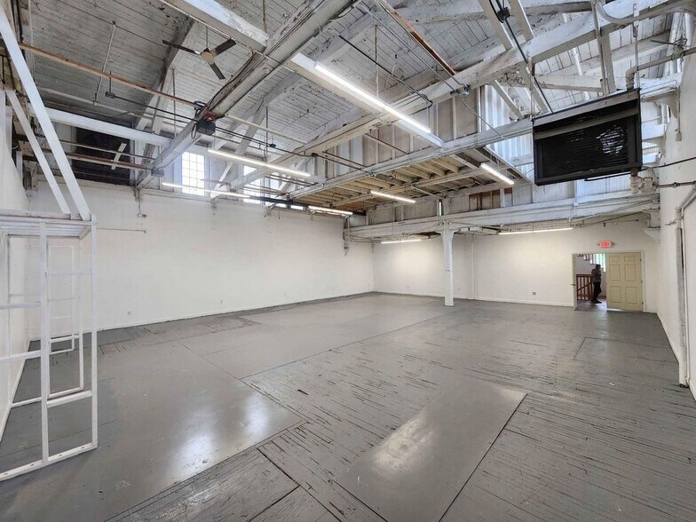 More Photos Of 100 Business St, Hyde Park Unknown For Lease