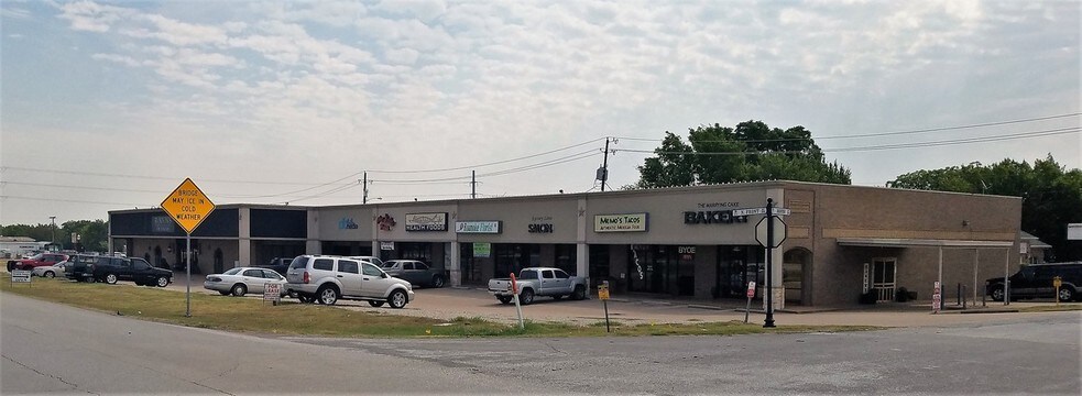 More Photos Of 500 S US Highway 377, Roanoke Storefront For Lease