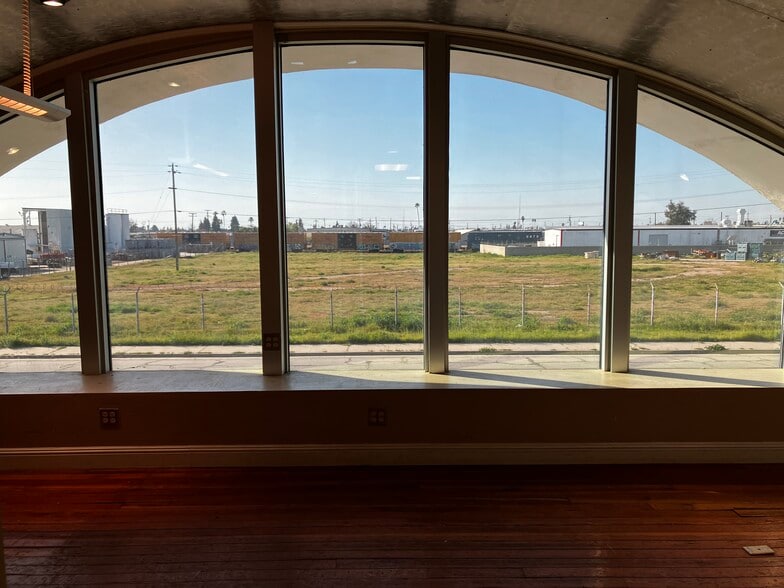 More Photos Of 220-222 Kentucky St, Bakersfield Warehouse For Lease