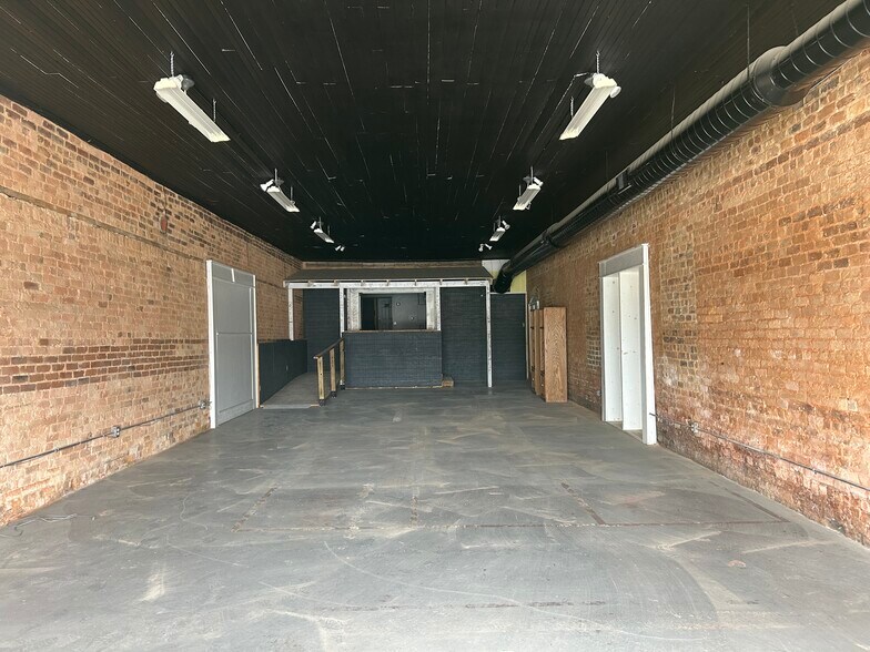 More Photos Of 216 S Main St, Woodruff Storefront For Lease