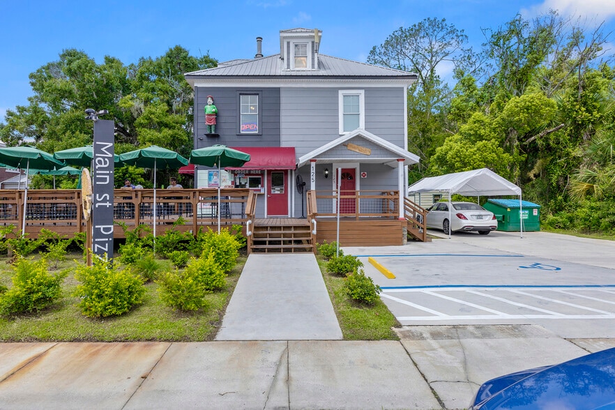 More Photos Of 125 N Main St, Hastings Restaurant For Lease