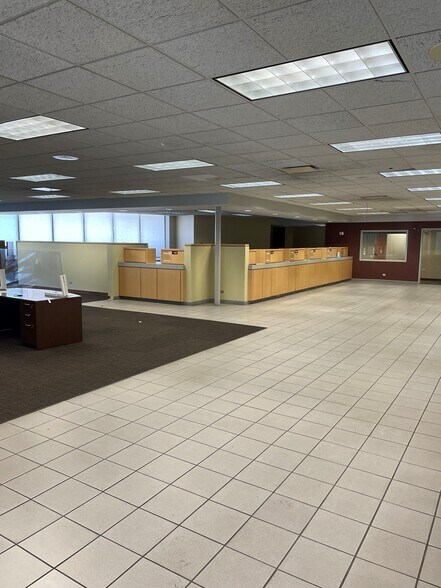 More Photos Of 7525 W Madison St, Forest Park Storefront Retail Office For Lease