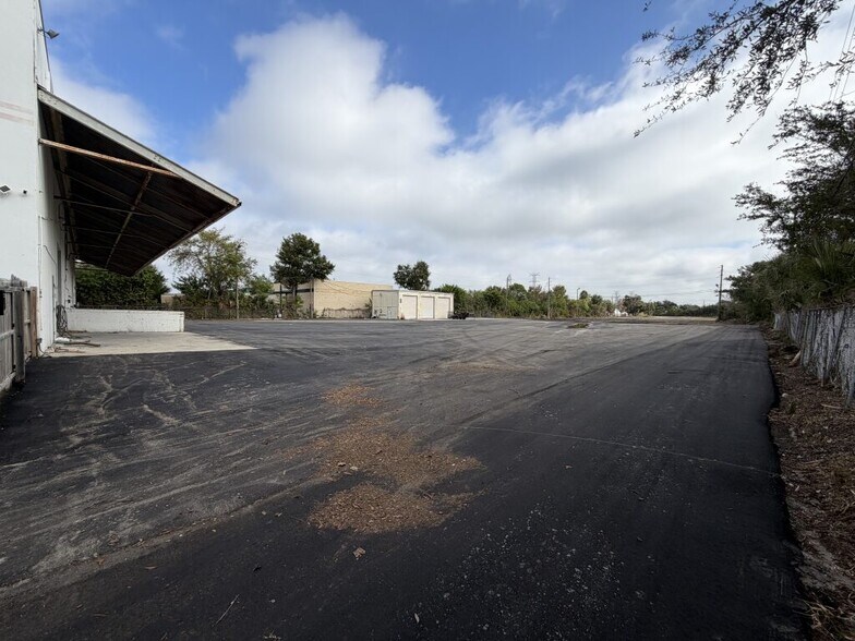 More Photos Of 13755 U.S. Highway 19 N, Clearwater Warehouse For Lease