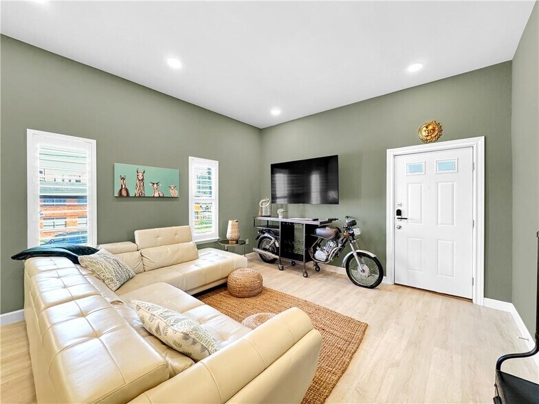 More Photos Of 1601 Ocean Dr, Corpus Christi Apartments For Sale