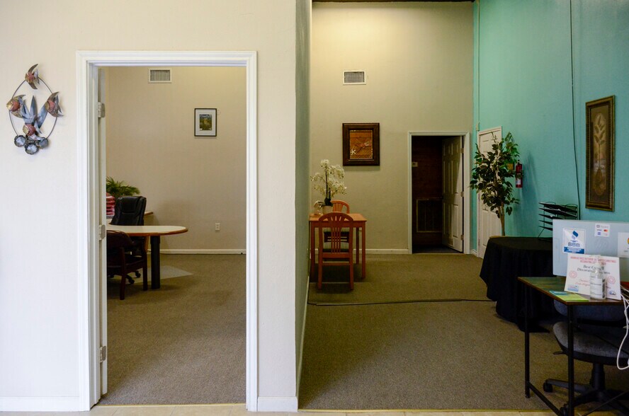 More Photos Of 361 S Commercial St, Aransas Pass Freestanding For Lease