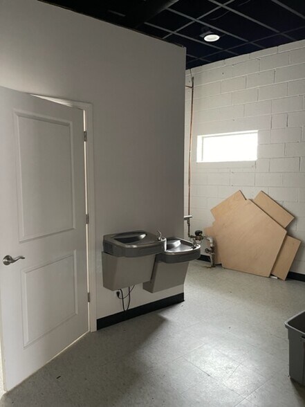 More Photos Of 4314-4320 Rochester Rd, Royal Oak Unknown For Lease