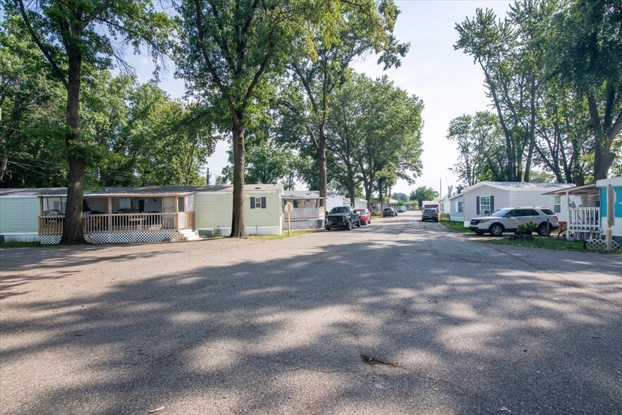 More Photos Of 900 W Harrison St, Plymouth Multifamily For Sale