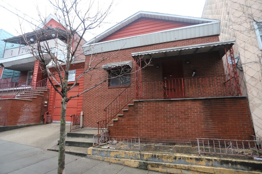 More Photos Of 136-138 34th St, Union City Warehouse For Lease