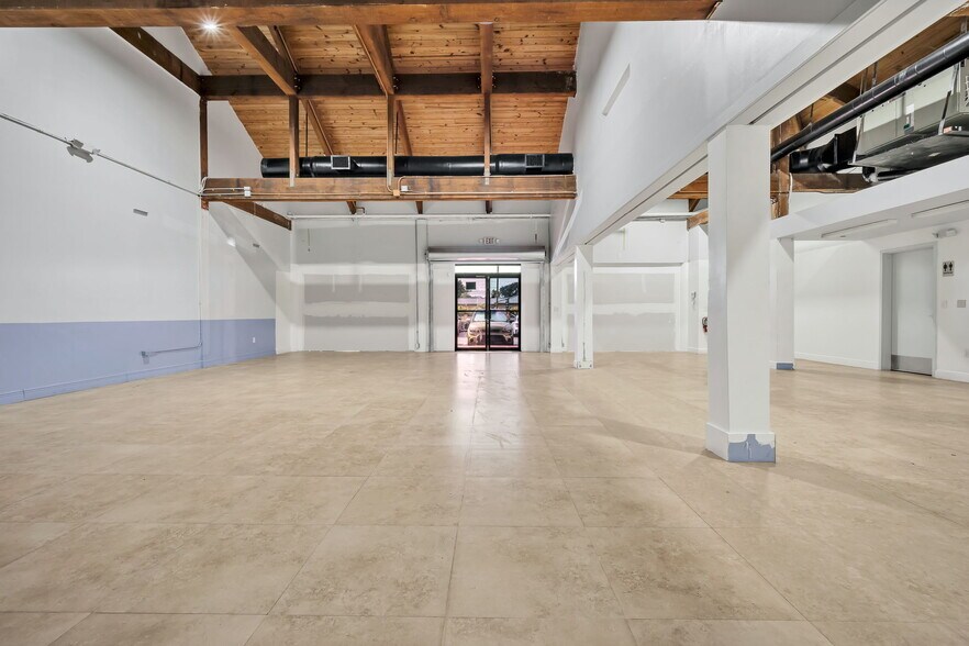 More Photos Of 10471 N Kendall Dr, Miami Storefront Retail Office For Lease