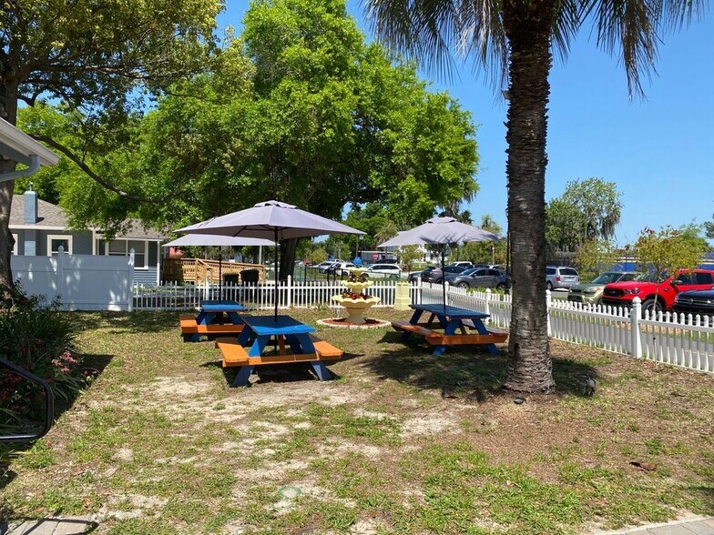 More Photos Of 658 West Ave, Clermont Restaurant For Lease