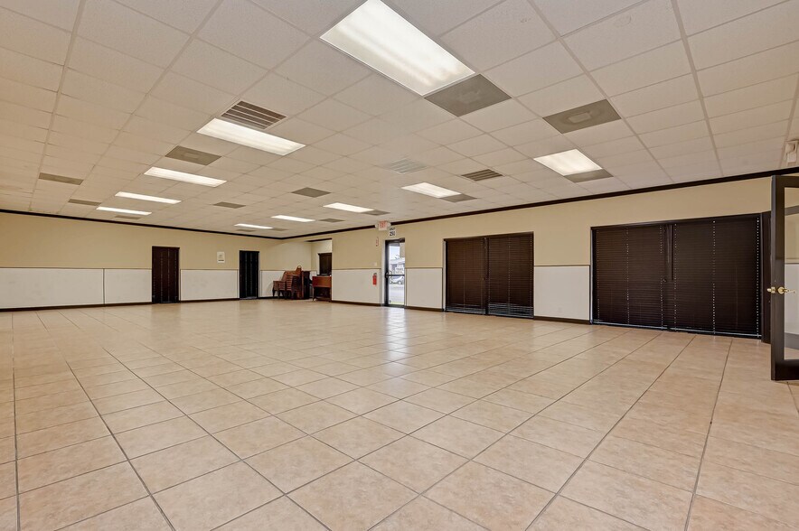 More Photos Of 3402 Amanda Ln, Houston Flex For Sale