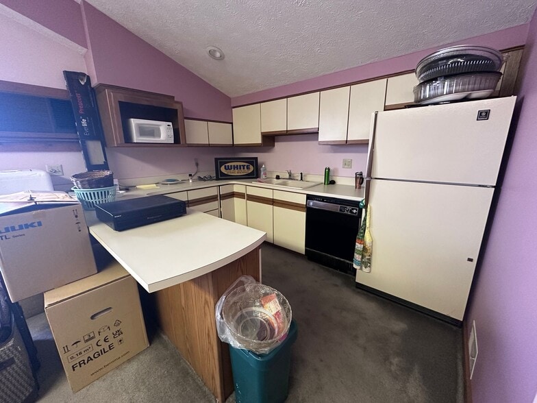 More Photos Of 966 W South Airport Rd, Traverse City Freestanding For Sale