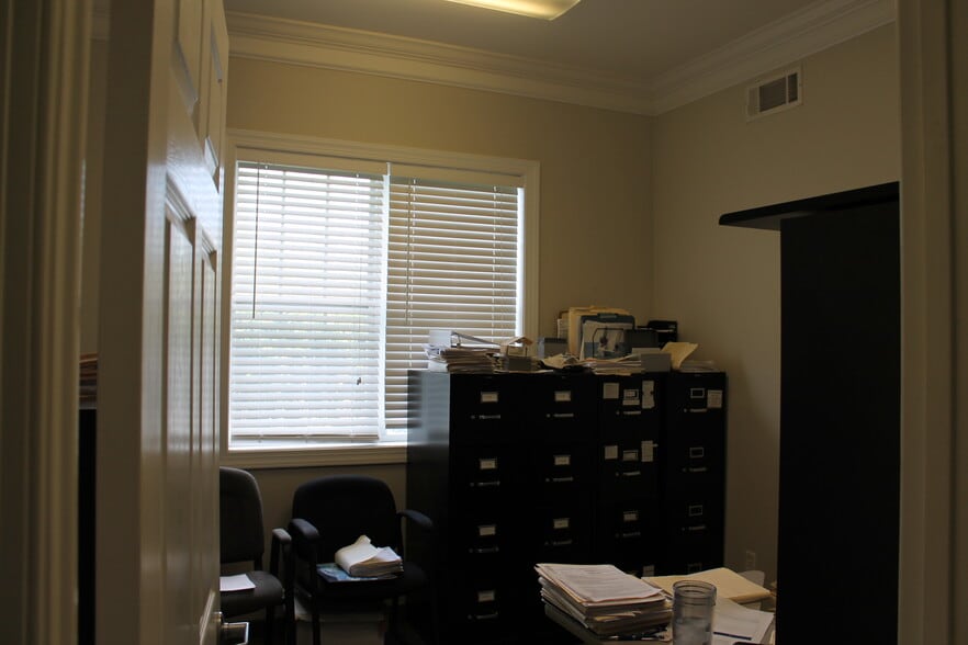 More Photos Of 37 W Fairmont Ave, Savannah Office For Lease