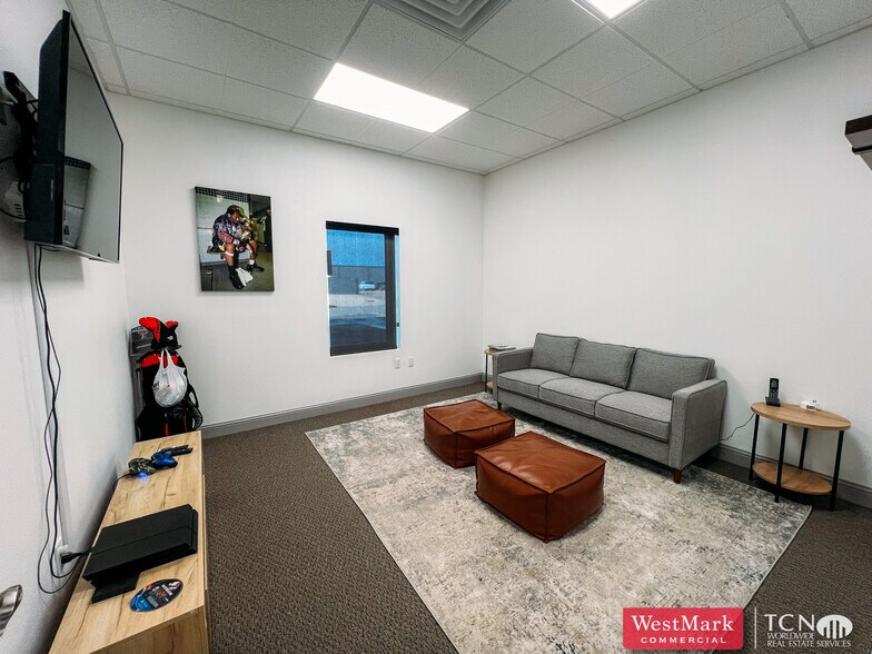 More Photos Of 6621 Xenia, Lubbock Warehouse For Sale