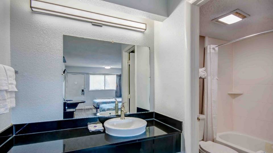 750 Morse Rd, Columbus, OH 43229 Hotel For Sale