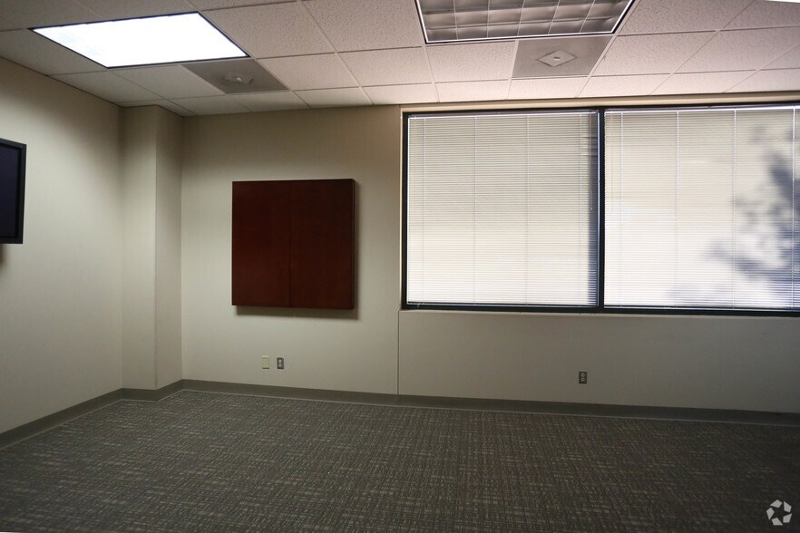 More Photos Of 2070 Little Hills Expy, Saint Charles Office For Sale