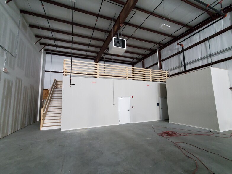 More Photos Of 1937-1943 Hwy 155 Hwy, Mcdonough Light Distribution For Lease