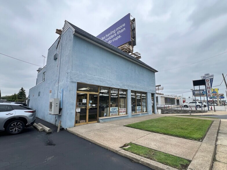 More Photos Of 101 E Township Line Rd, Upper Darby General Retail For Sale