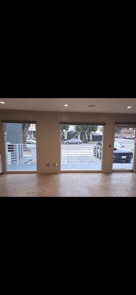 More Photos Of 733 10th St, Santa Monica Storefront Retail Office For Lease