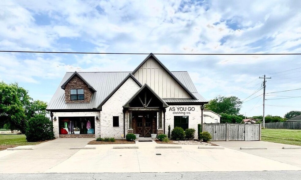 Primary Photo Of 102 Kimberly Ave, Muscle Shoals Office For Sale