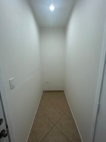 More Photos Of 3915 Tweedy Blvd, South Gate Specialty For Lease