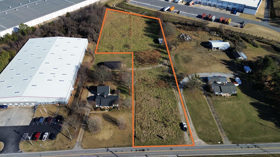 More Photos Of 1271 Woods Chapel Road, Duncan Contractor Storage Yard For Sale