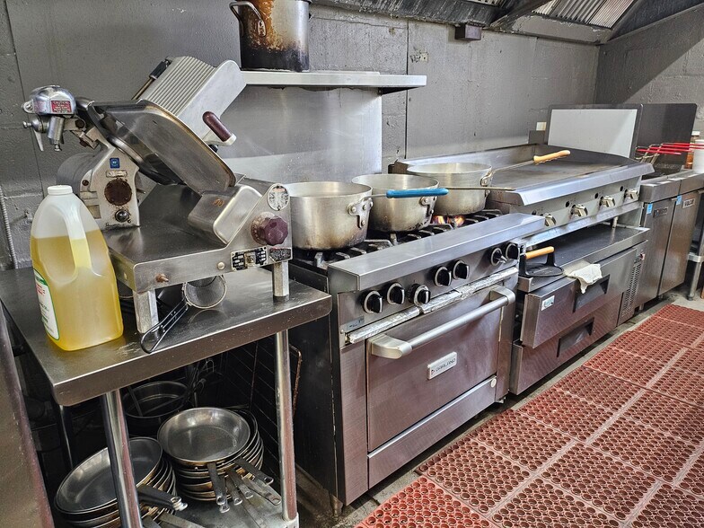 More Photos Of 10 McGillis Ave, Lake George Restaurant For Lease