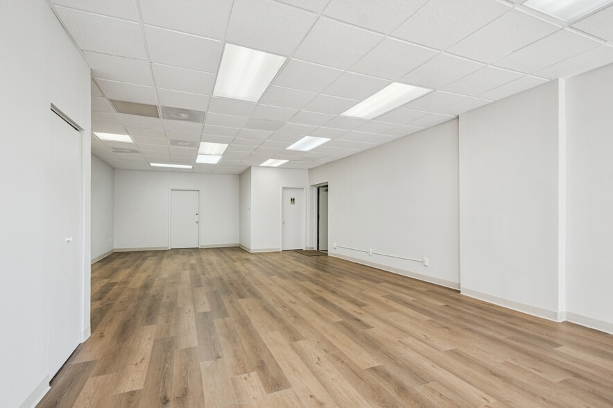More Photos Of 4019-21 N Elston Ave, Chicago Storefront Retail Office For Lease