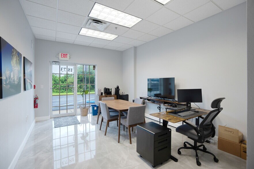More Photos Of 1867-1881 Porter Lake Dr, Sarasota Warehouse For Sale
