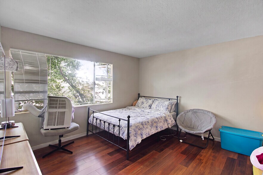 More Photos Of 1920 Latham St, Mountain View Apartments For Sale