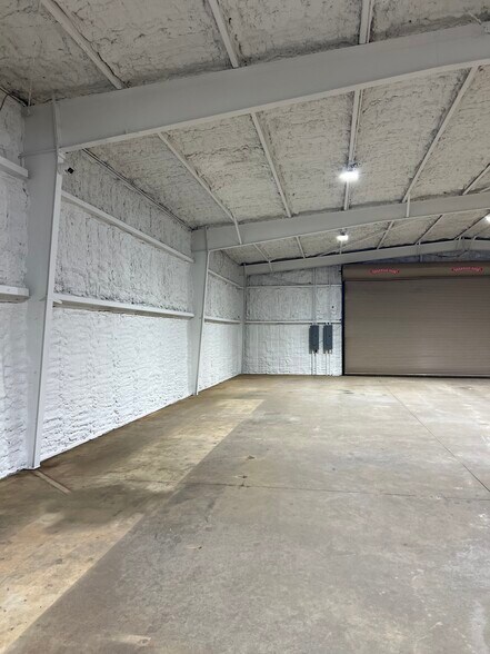 More Photos Of 15503 TX-110, Whitehouse Warehouse For Lease