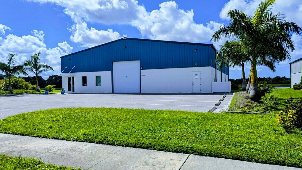 More Photos Of 2328 72nd Dr E, Sarasota Warehouse For Sale